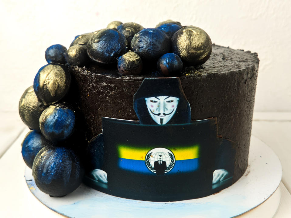 Anonymous-kakku Ukrainan tueksi