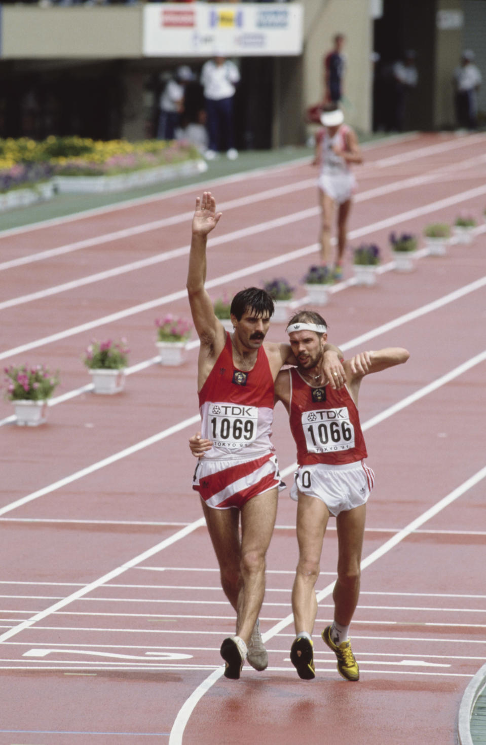 Aleksandr Potashov (vas.) ja Andrei Perlov kävelivät kaksoisvoiton vuoden 1991 MM-kisojen 50 kilometrillä.