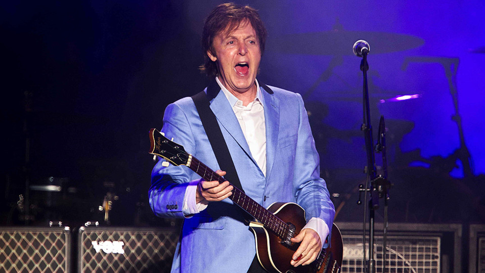 Paul McCartney esiintymässä.