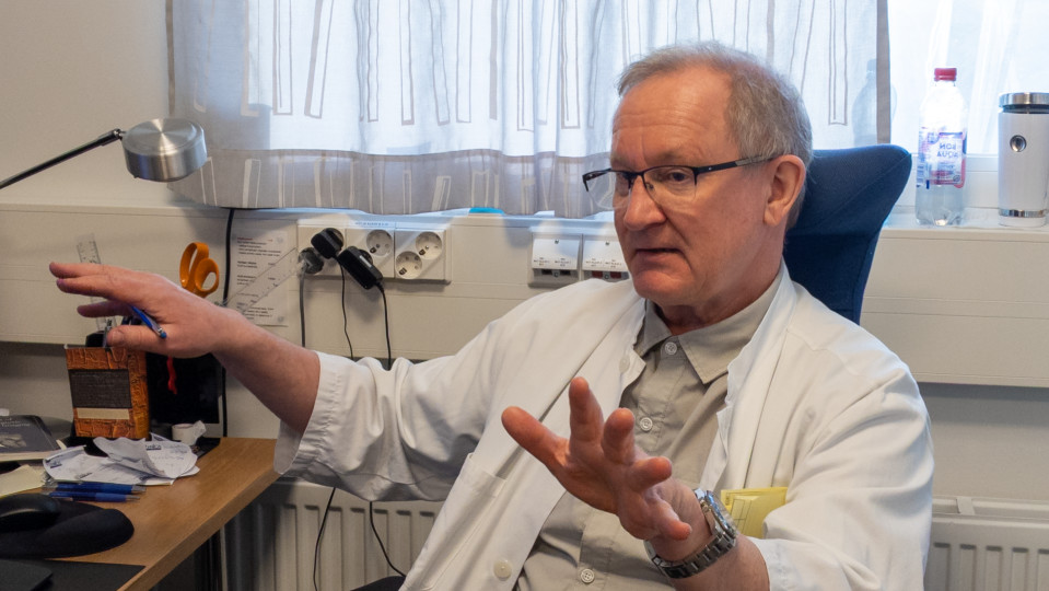 Neurologian dosentti Eero Pekkonen, HUS.