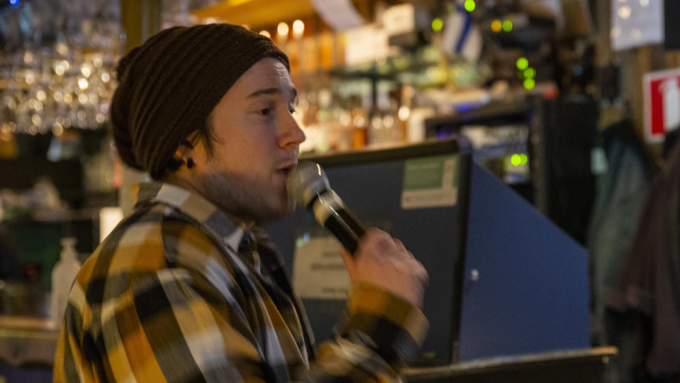 Aleksi sings karaoke at Anna K. karaoke bar.