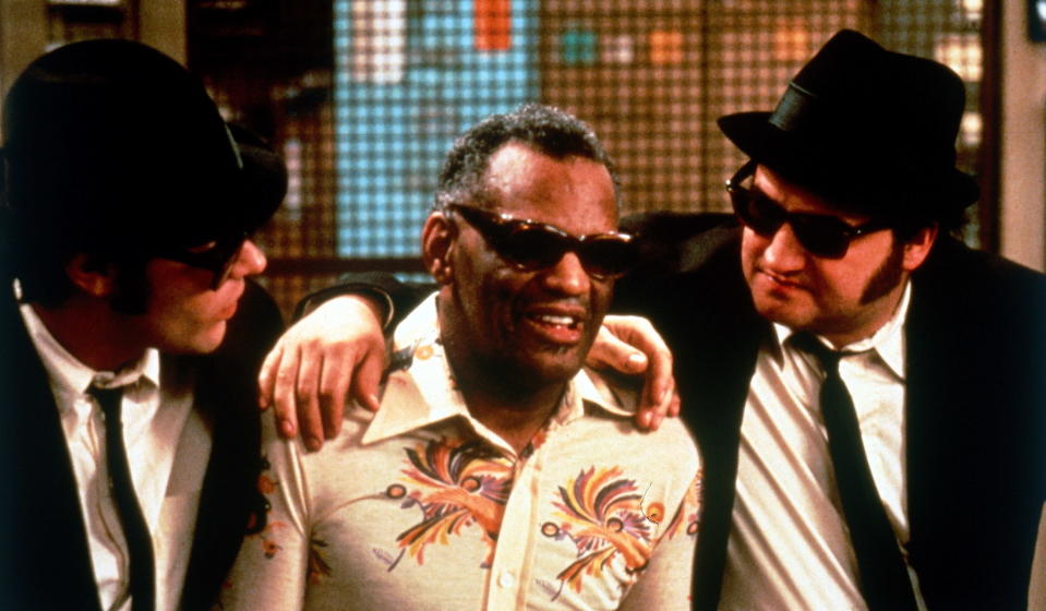 Dan Aykroyd, Ray Charles ja John Belushi.