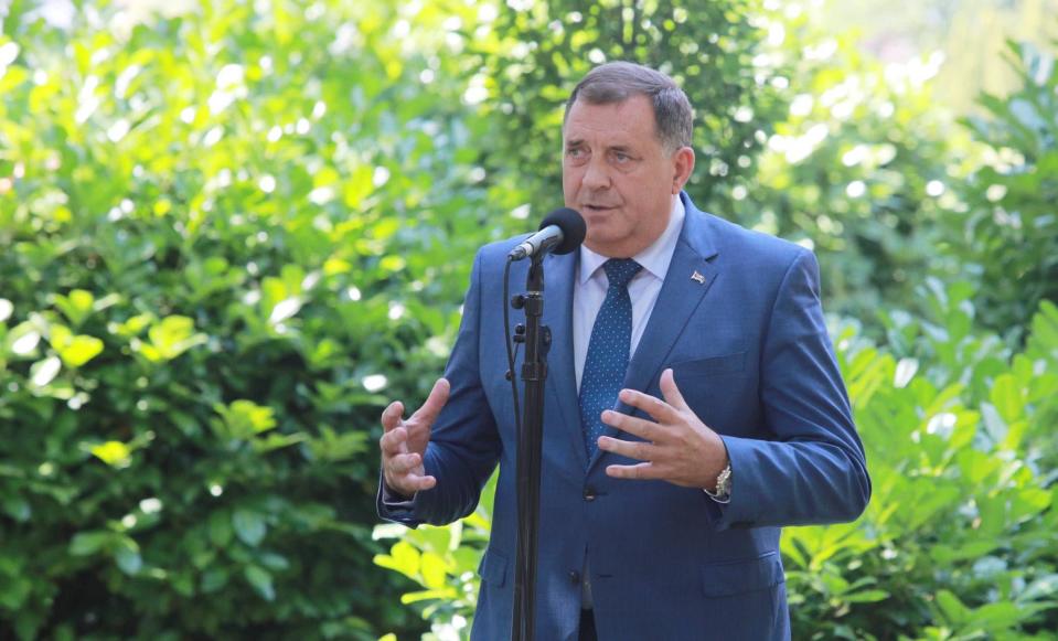 Bosnian serbialueiden johtaja Milorad Dodik.