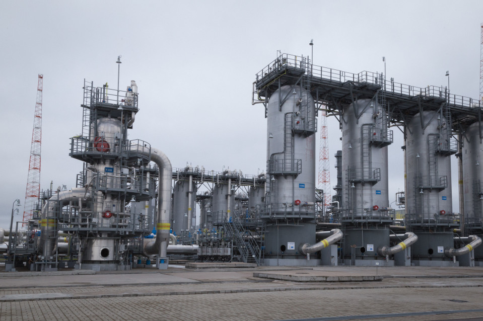Gazpromin kaasukompressiaseman laitteita Viipurin Portovayassa