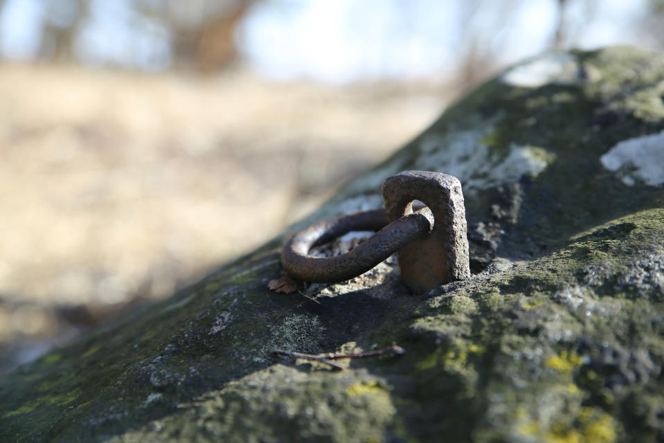 Soutuveneen kiinnitysrengas Helsingin Kulosaaressa.