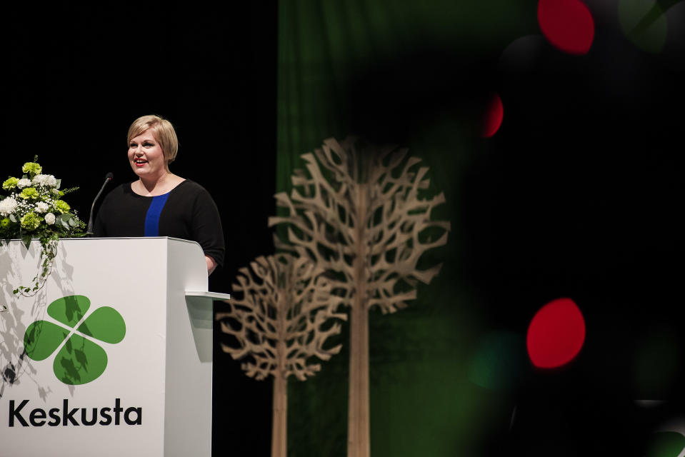Kuvassa on Keskustan vastavalittu puheenjohtaja Annika Saarikko.