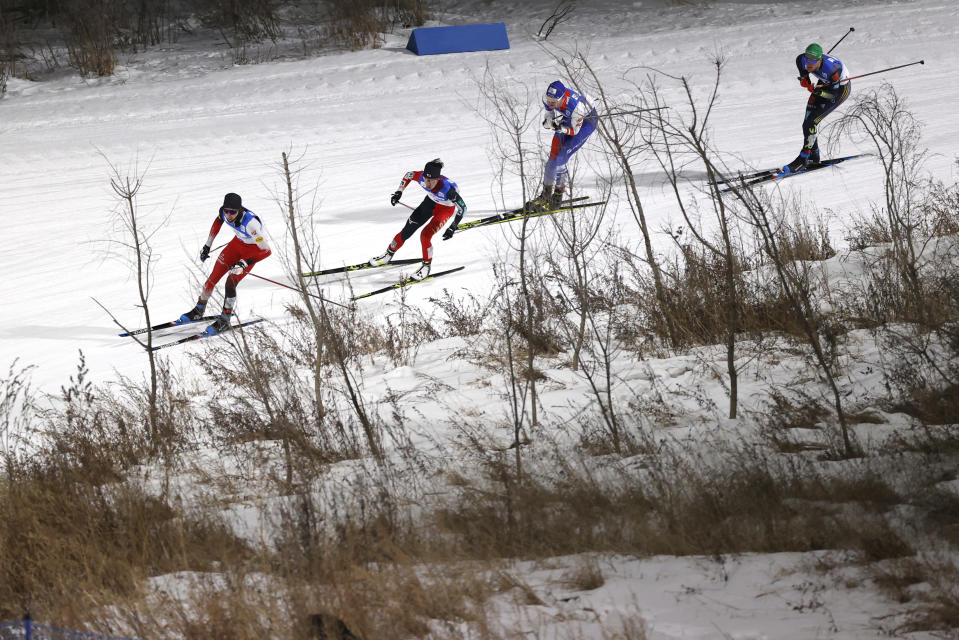 Yhdistetyn urheilijoita olympialatuja testaamassa Zhangjiakoussa 5.12.2021.