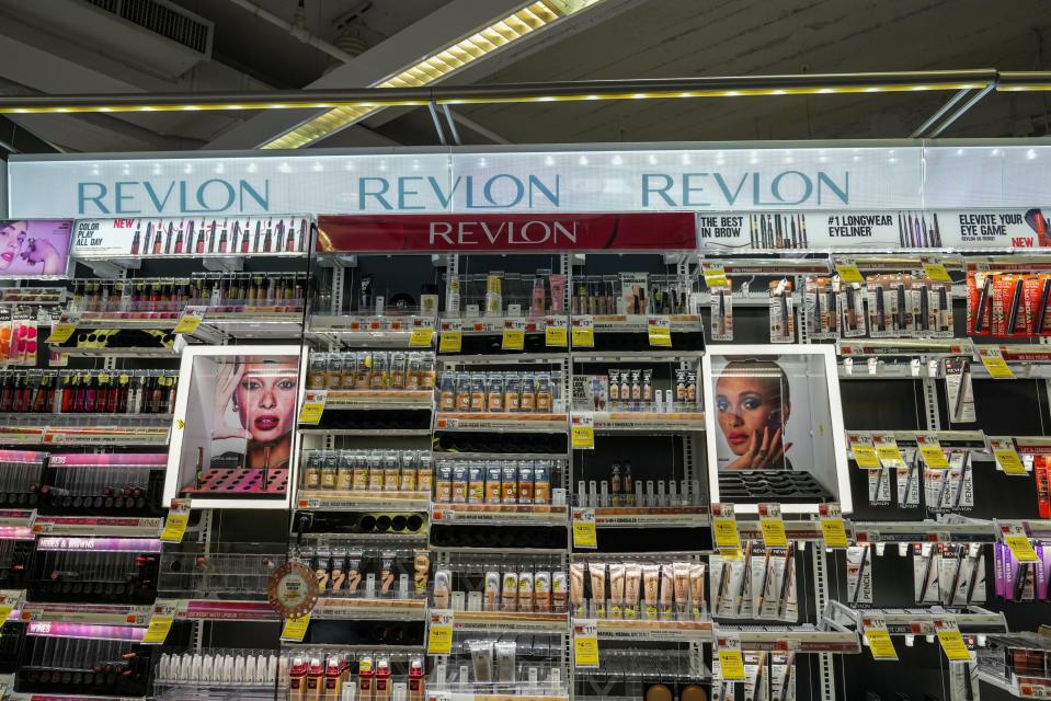 Revlonin tuotteita.