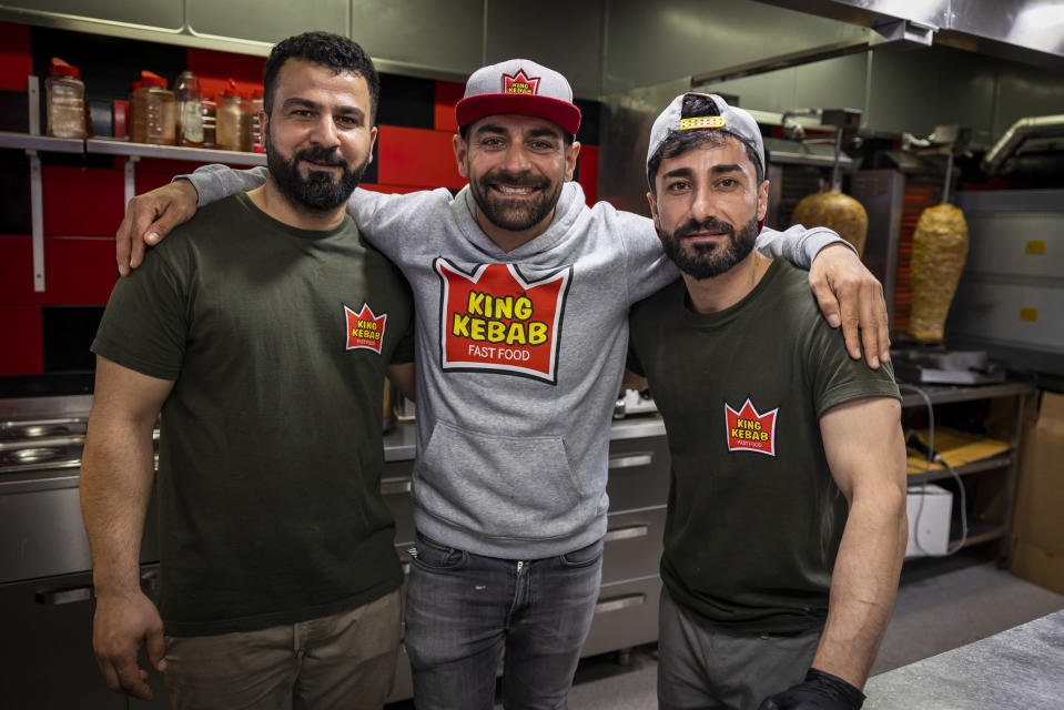 Kuvassa vasemmalla Hunar Khalid, keskellä Ahmet Deniz ja oikealla Sarhad Mohamad Khdir