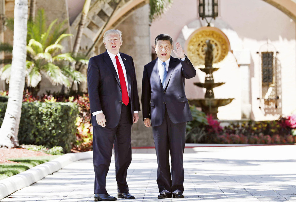 Donald Trump ja Xi Jinping Trumpina huvilalla.
