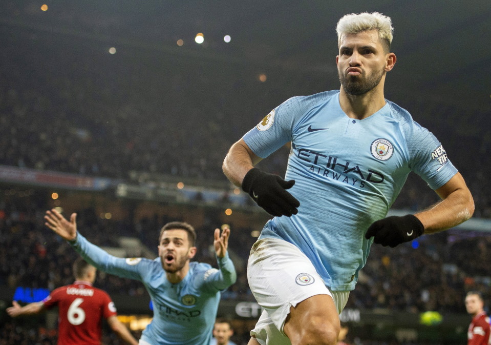 Sergio Aguero spelar fotboll.