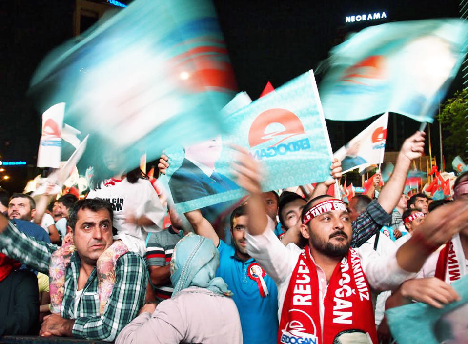  Recep Tayyip Erdoganin kannattajat juhlivat vaalivoittoa  Ankarassa elokuussa vuonna 2014.