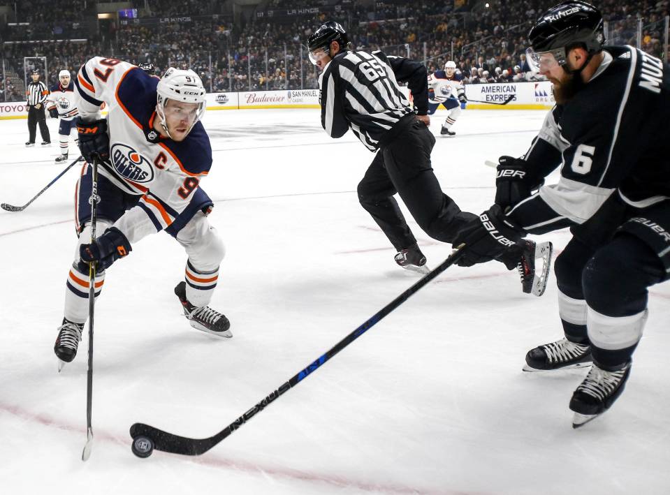 Connor McDavid i farten mot Los Angeles.