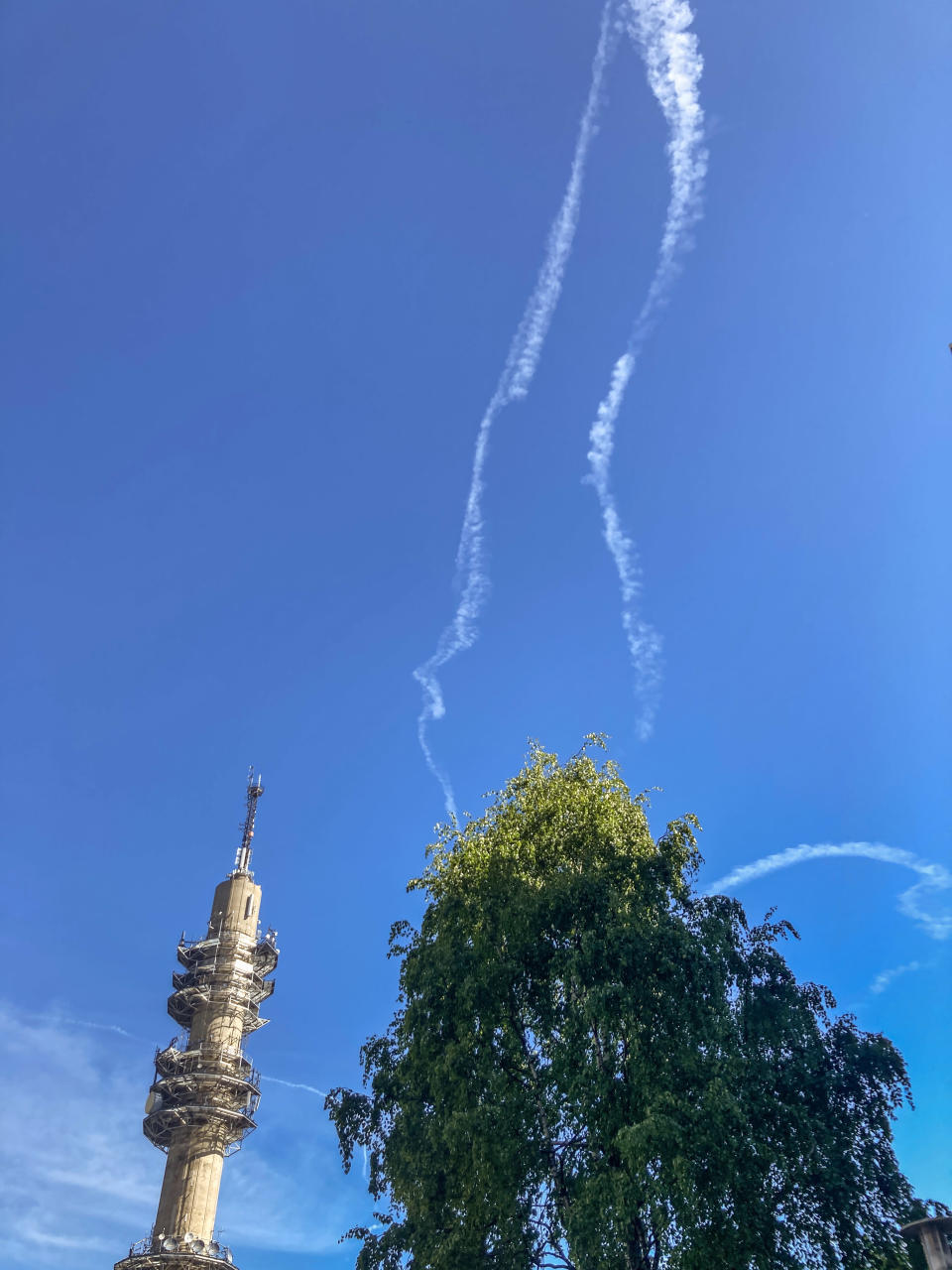 Hawk-harjoituslennot kääntävät katseet taivaalle Helsingin yllä