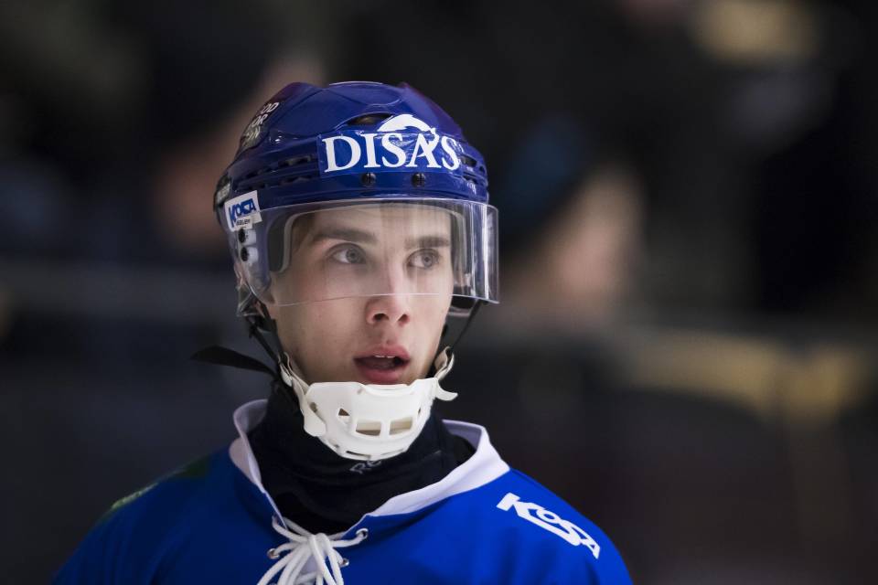 Tuomas Määttä spelar bandy för Finlands landslag.