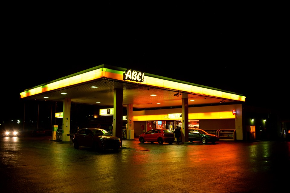 Gas station and nattbelysning