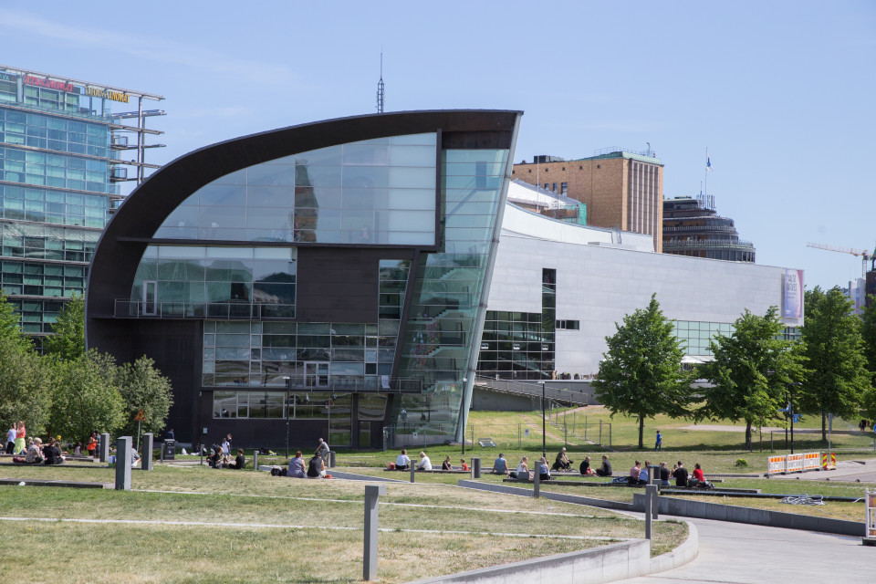 Das Kiasma Art Museum wird mit laufenden teuren Renovierungsarbeiten wiedereröffnet