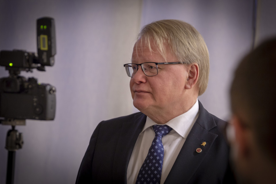 Ruotsin puolustusministeri Peter Hultqvist infossa.