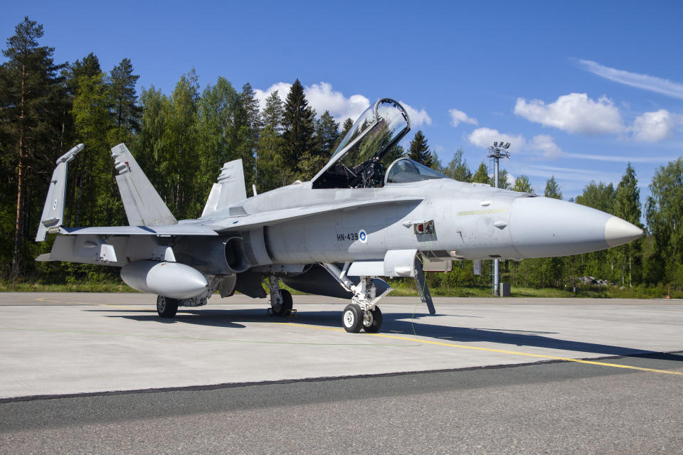 Suomen F/A-18 Hornet, Rissalan lentokentällä