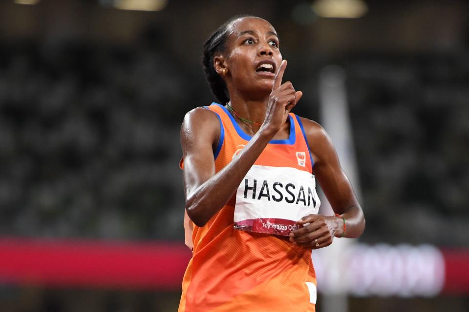 Sifan Hassan juhlii olympiakultaa 10 000 metrillä
