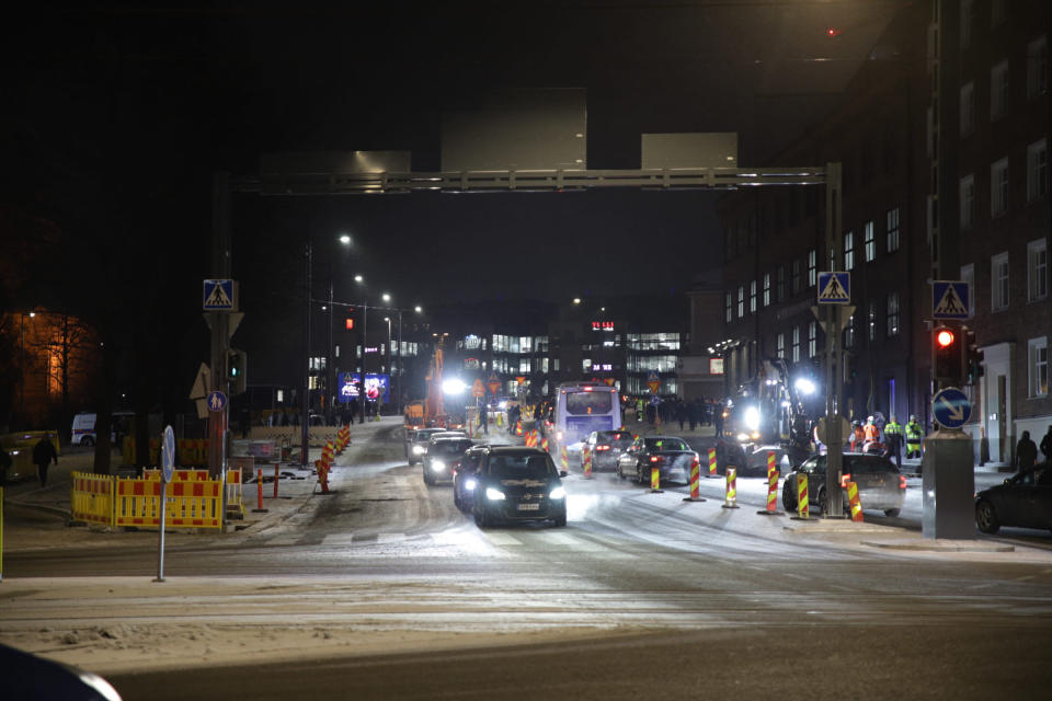 Liikenneruuhkia Tampereen areenan ensimmäisen tapahtuman aikaan.