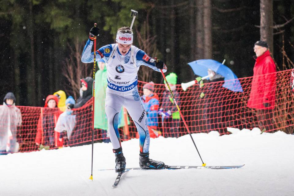 Tero Seppälä hiihtää ylämäkeä Oberhofin maailmancupissa 5.1.2018.