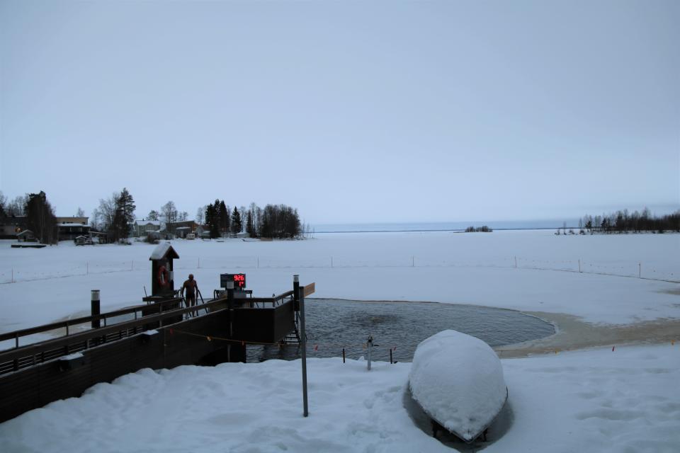 Joensuun Jääkarhujen avanto joulukuisena päivänä.