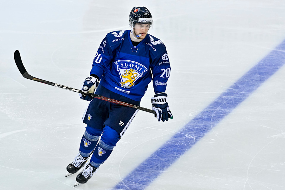 Niko Ojamäki kuvattuna jäällä Leijonien EHT-turnauksessa toukokuussa 2021.