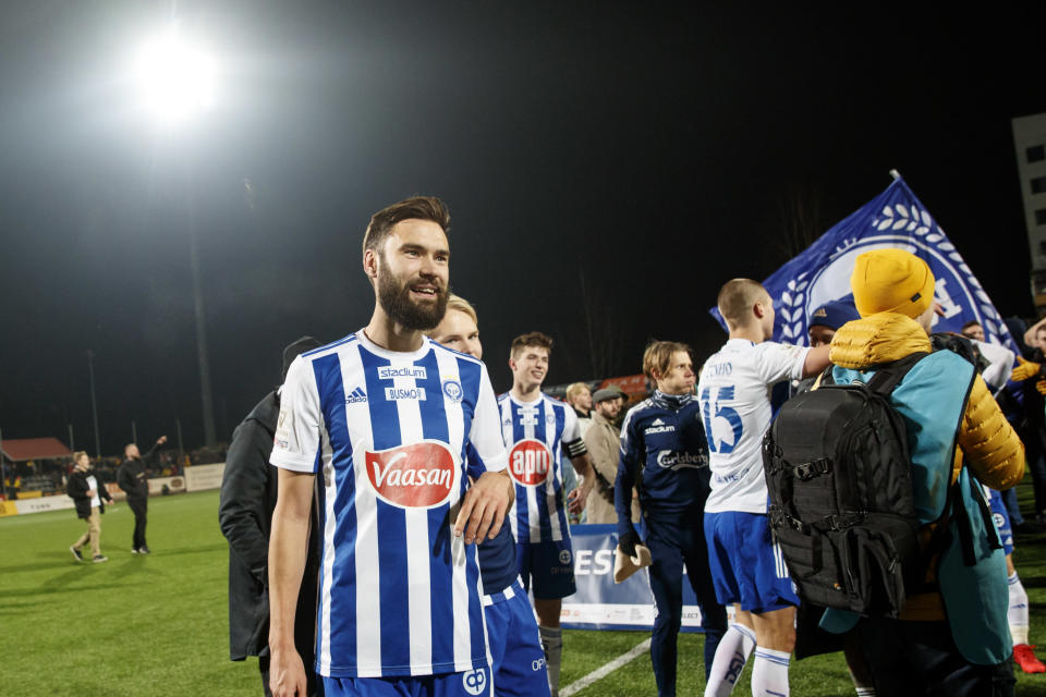Finnish football captain Sparv announced his retirement
