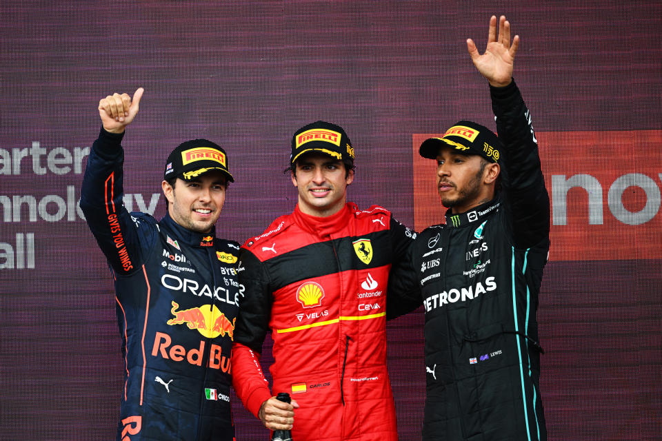 Sergio Perez, Carlos Sainz ja Lewis Hamilton. 