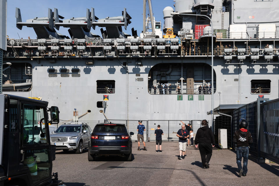 Yhdysvaltain laivaston maihinnousutukialus USS Kearsarge on saapunut satamavierailulleen Helsingin Hernesaareen.